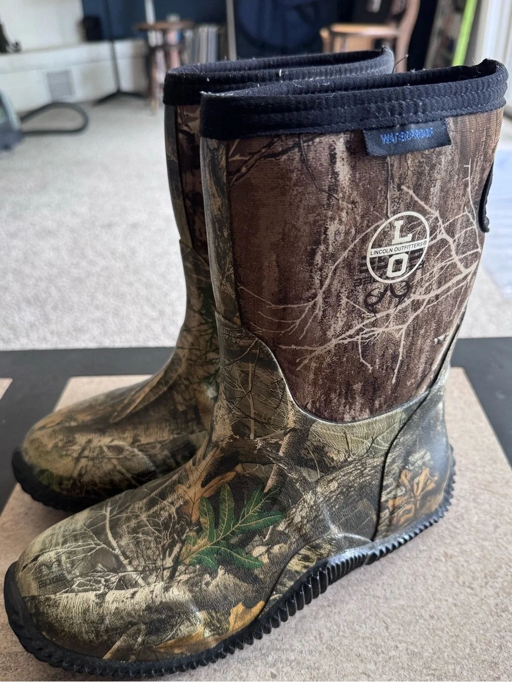 Boys size 6 waterproof camo muck boots